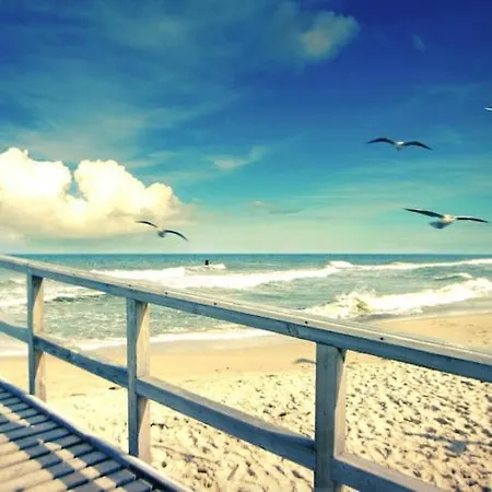 Spacious With Private Garden Casa de Férias Sarbinowo