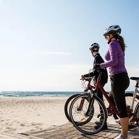 Spacious With Private Garden Casa de Férias