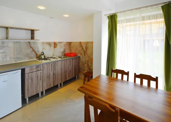 Spacious With Private Garden