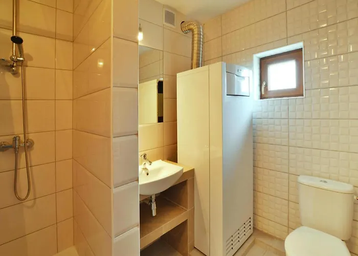 Spacious With Private Garden